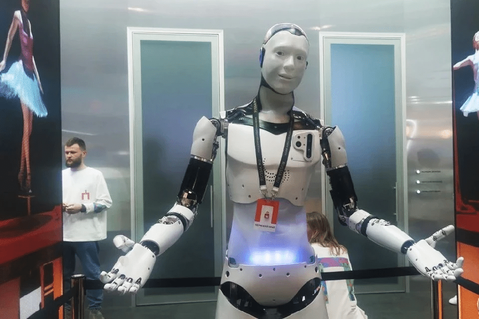 На выставке «Россия» в Москве представлен уникальный робот-артист