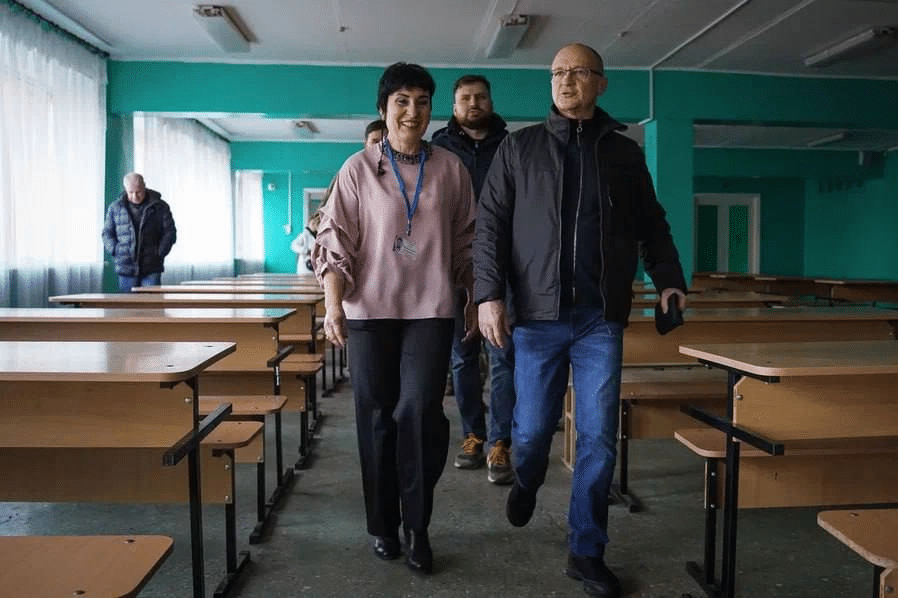 Сергей Кириенко посетил общеобразовательную школу Запорожской области
