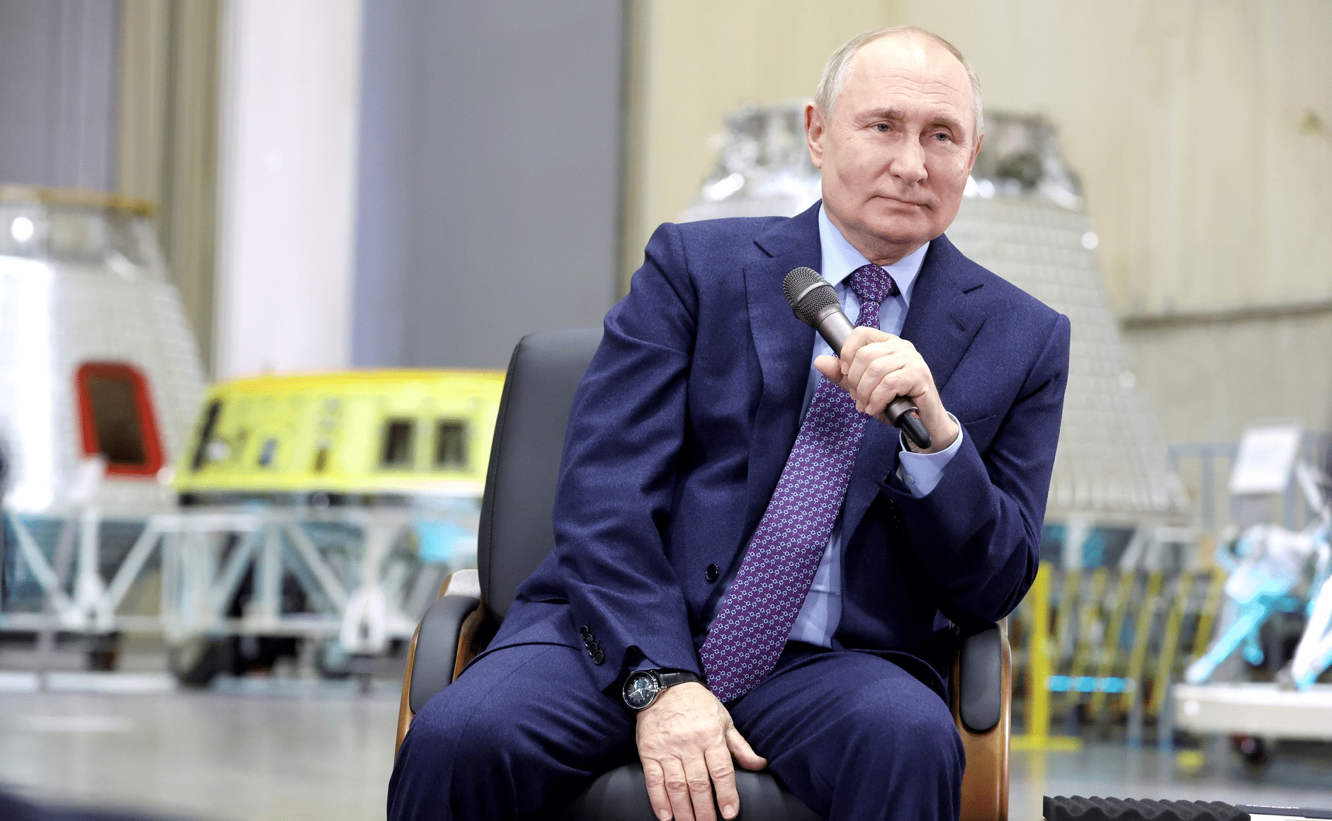 Путин: отечественная школа должна воспитывать патриотизм и давать хорошие знания