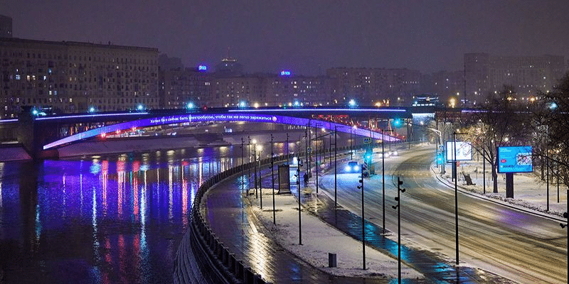 Новогодние световые конструкции будут украшать Москву до весны