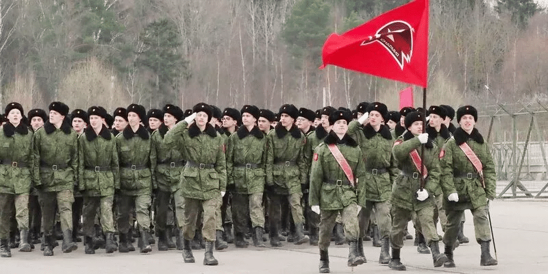 Более 200 юнармейцев пройдут парад на Красной площади в День Победы