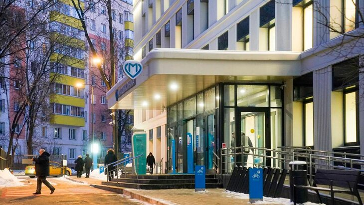 6 тысяч новых фонарей установили в Москве возле социальных объектов