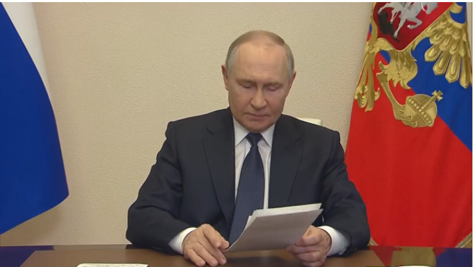 Владимир Путин объявил перемирие в дни 80-летия Победы
