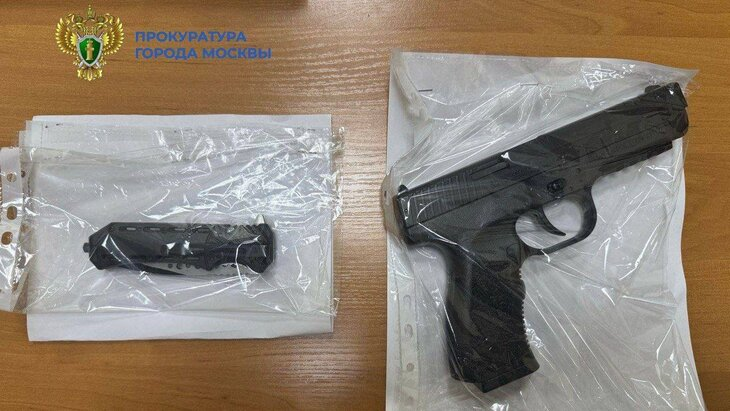 Мужчина с ножом и пистолетом напал на москвича