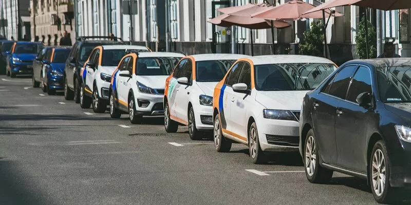 В России могут перекрасить все автомобили каршеринга в единый цвет