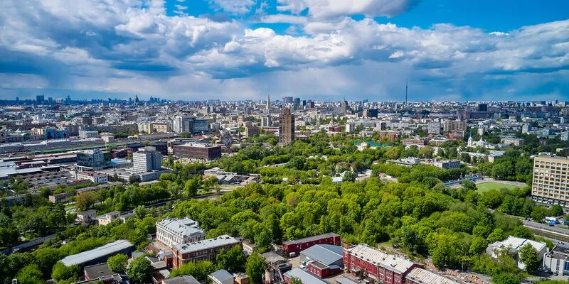 Эксперт поделилась, как избавиться от летней пыли в квартире