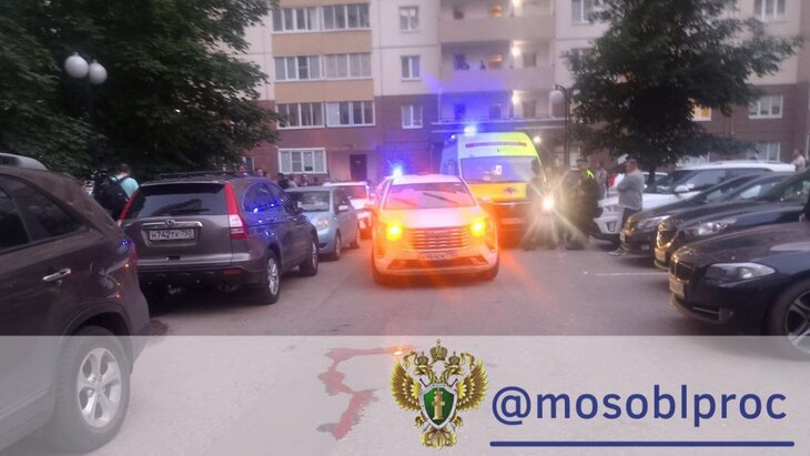 Автомобиль сбил маленького ребёнка в подмосковном дворе