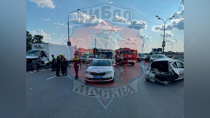 Два человека пострадали в жёстком ДТП на севере Москвы