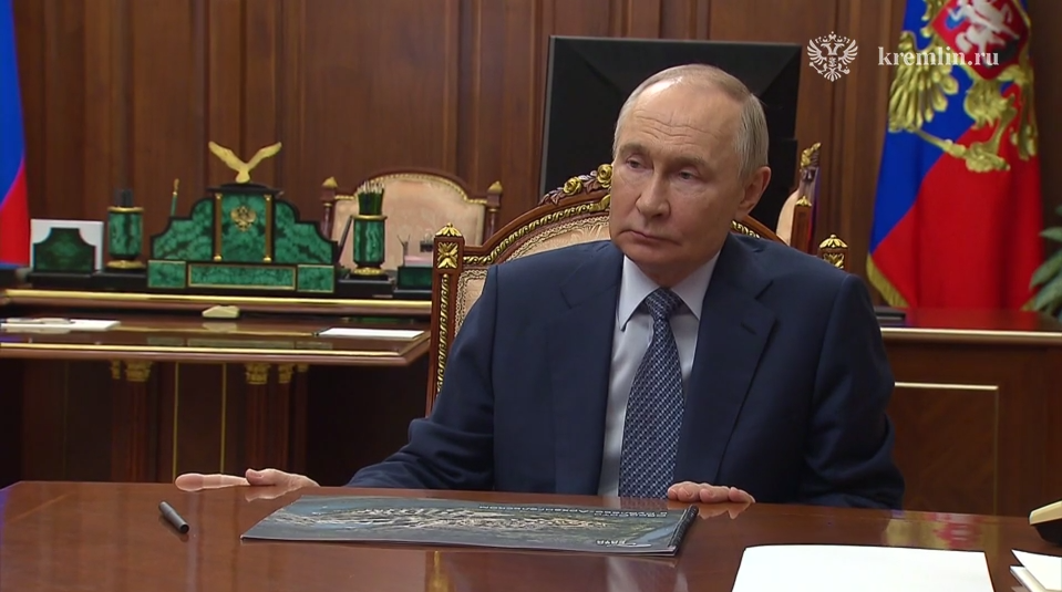 Глава Сбербанка рассказал о нейросетях Владимиру Путину