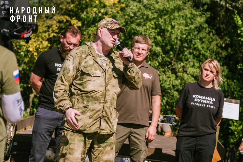 Народный фронт в преддверии Дня военного медика передал врачам эвакуационную технику