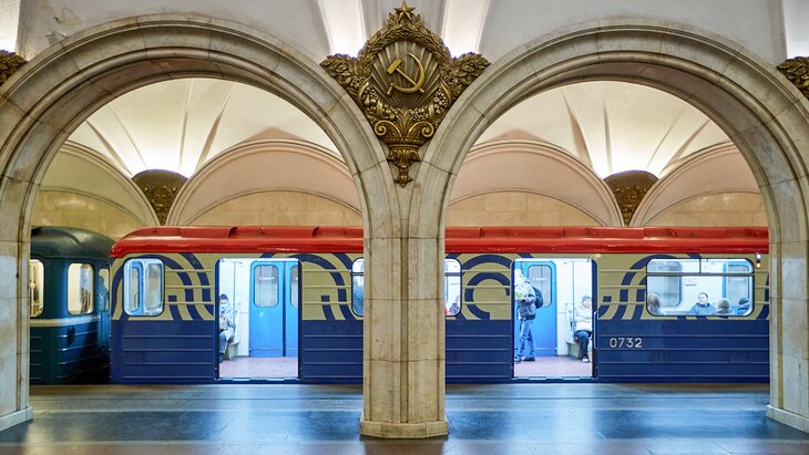 Две станции метро Москвы изменят режим работы до декабря