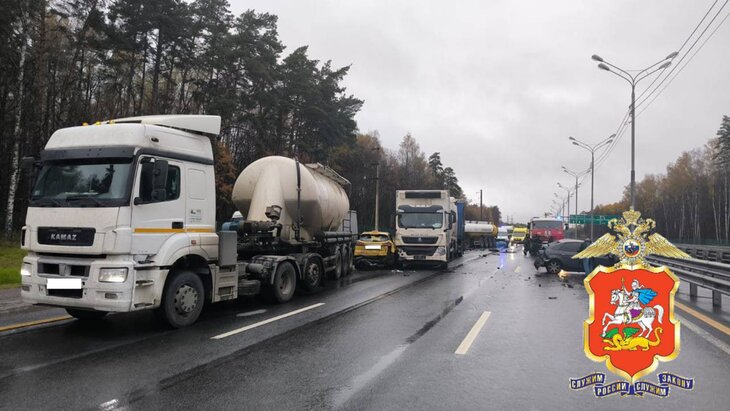 Три человека погибли в массовом ДТП под Серпуховом