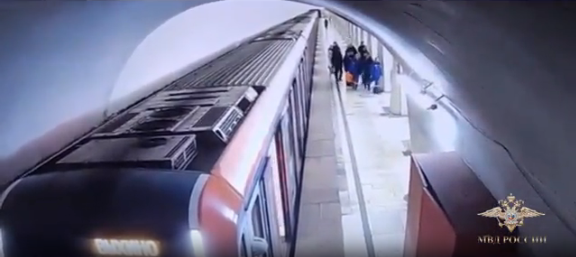 Полиция Москвы поймала зацепера, прокатившегося на крыше поезда