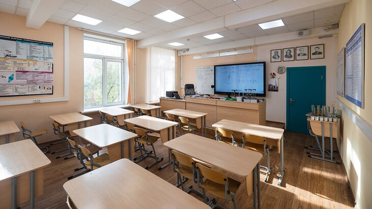 В школах России вместо звонков зазвучали песни о зиме