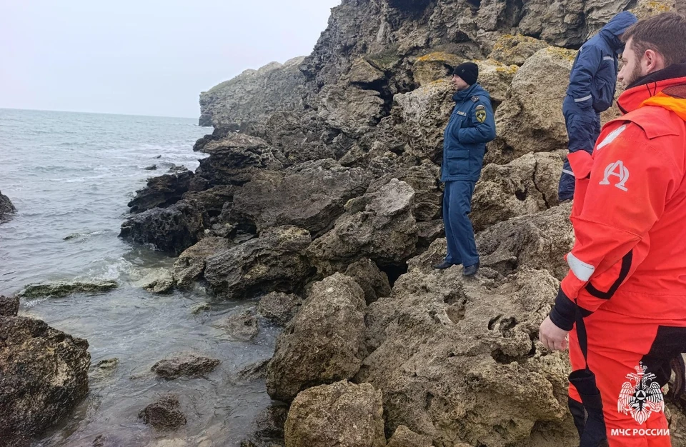 В Крыму шестые сутки ищут двух пропавших рыбаков