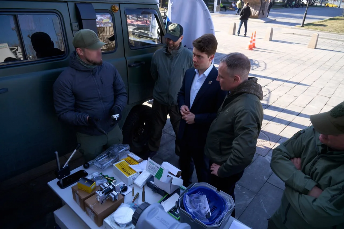 «Единая Россия» и фонд «Наша Правда» передали на СВО спецтехнику