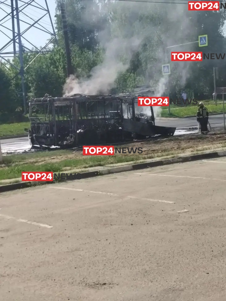 В Костроме полностью сгорел пассажирский автобус №13