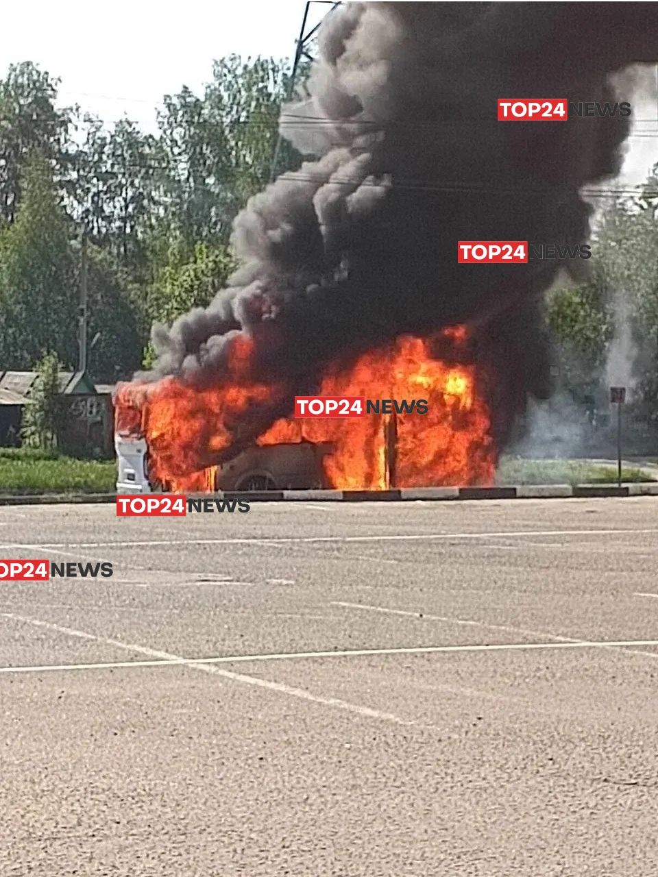 В Костроме полностью сгорел пассажирский автобус №13