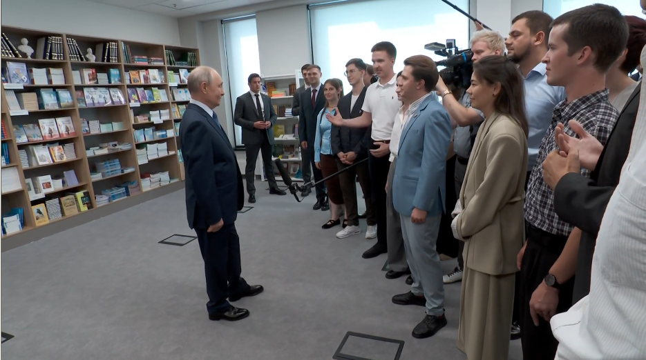 Путин призвал бизнес заказывать прорывные технологии и развивать ИИ в России
