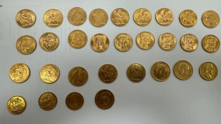 В Домодедово у пассажира из Турции нашли старинные монеты