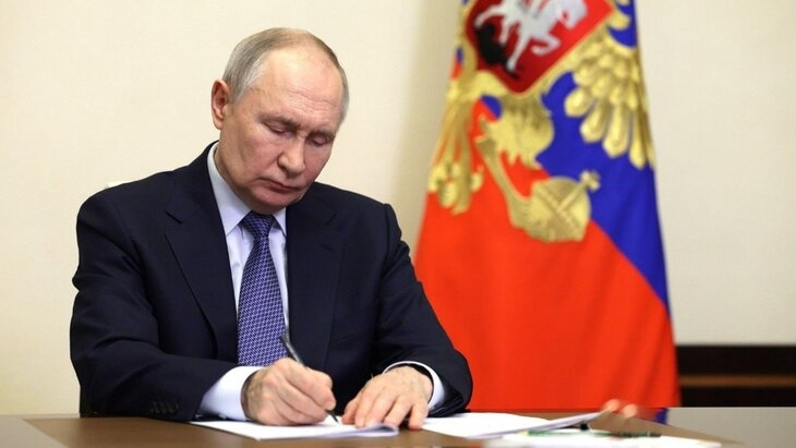 Путин продлил полномочия Бастрыкина на посту главы СК до 2027 года