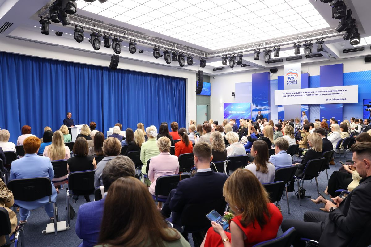 Медведев: При поддержке «Единой России» обновят более 17 тысяч отделений почты