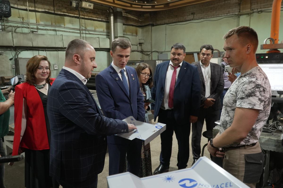 Головин заявил о необходимости комплексной поддержки старшего поколения