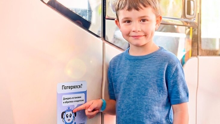 В московском транспорте разместили наклейки для потерявшихся детей
