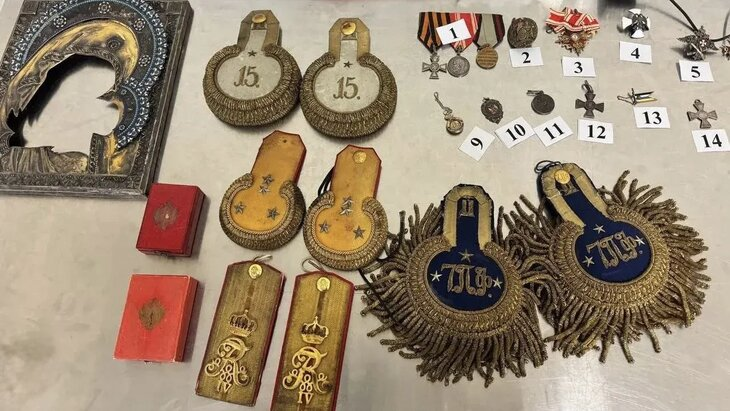 В аэропорту Санкт-Петербурга поймали иностранца с антиквариатом на три миллиона рублей